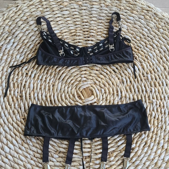 Black bra and skirt set - Picture 7 of 9